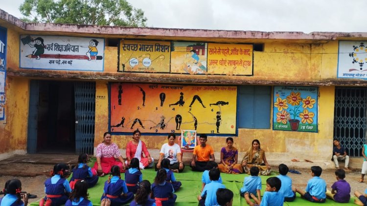 शासकीय प्राथमिक शाला पौंसरी संकुल कामता विकासखंड सिमगा जिला बलोदा बाजार में 21 जून अंतर्राष्ट्रीय योग दिवस का आयोजन