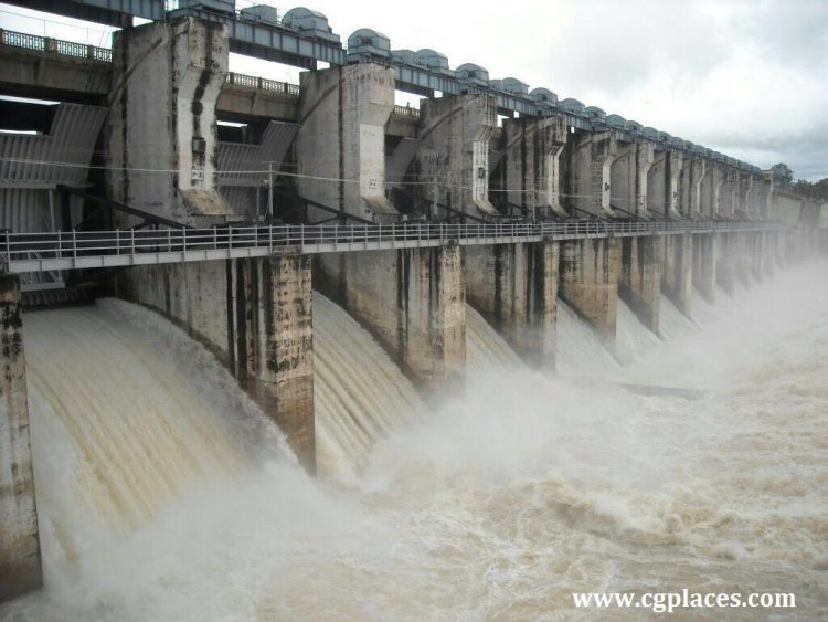 गंगरेल बांध लबालब होने की स्थिति में  93 प्रतिशत जलभराव के चलते 14 गेट खोले गए