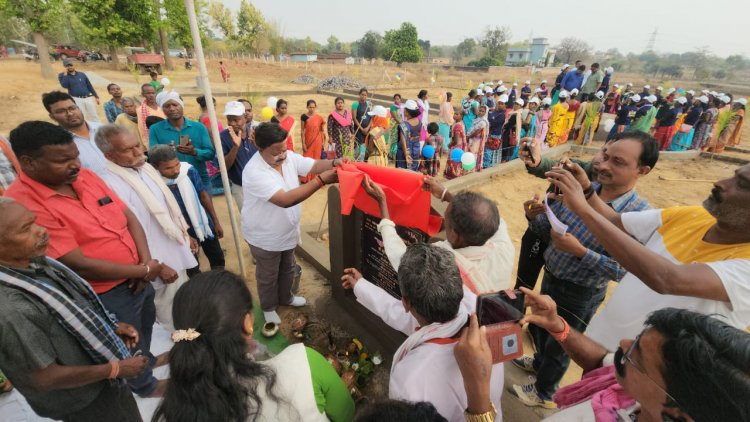 संसदीय सचिव यू. डी. मिंज ने गिनाबाहर में किया महात्मा गांधी ग्रामीण औद्योगिक पार्क (रीपा) का शुभारंभ