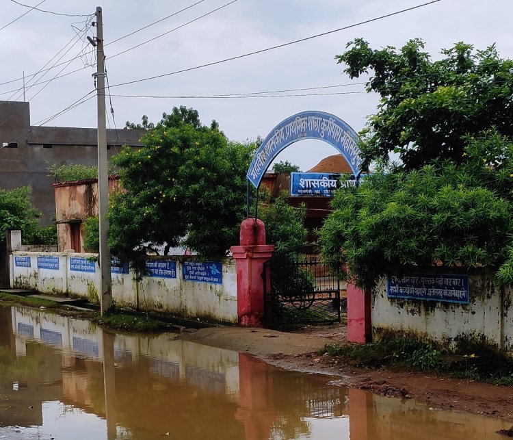 जिला मुख्यालय मे स्कूल का है बुरा हाल, कांग्रेस का शिक्षा का दावा सिर्फ कागजो मे -भूपेंद्र चन्द्राकर