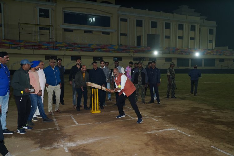 पुष्करणा प्रीमियम लीग (PPL) का बृजमोहन ने किया शुभारंभ।  क्रिकेट के मैदान में उतरे मंत्री बृजमोहन अग्रवाल ने बल्लेबाजी में हाथ आजमाया