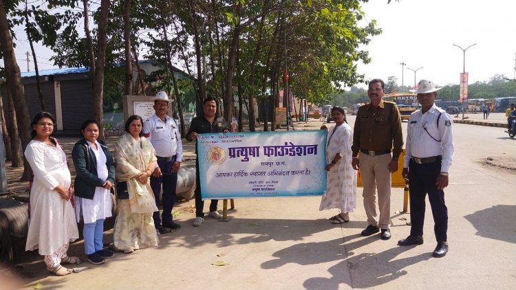 सड़क सुरक्षा माह 2024 के ग्यारवे दिवस यातायात जनजागरूकता  अभियान के तहत न्यू बस स्टेंड भाटागांव में प्रत्युषा फाउंडेशन के द्वारा जागरूकता अभियान कार्यक्रम  किया गया ।