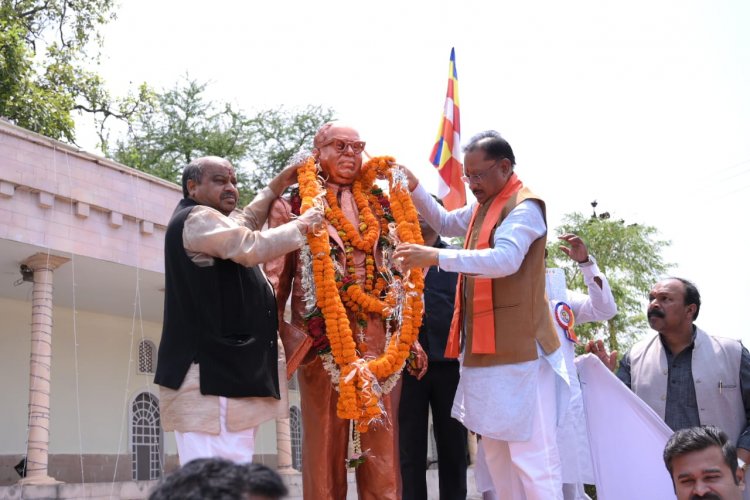 बाबा साहेब भीमराव आंबेडकर जयंती समारोह में मुख्यमंत्री विष्णु देव साय के साथ सम्मिलत हुए विधायक पुरन्दर मिश्रा