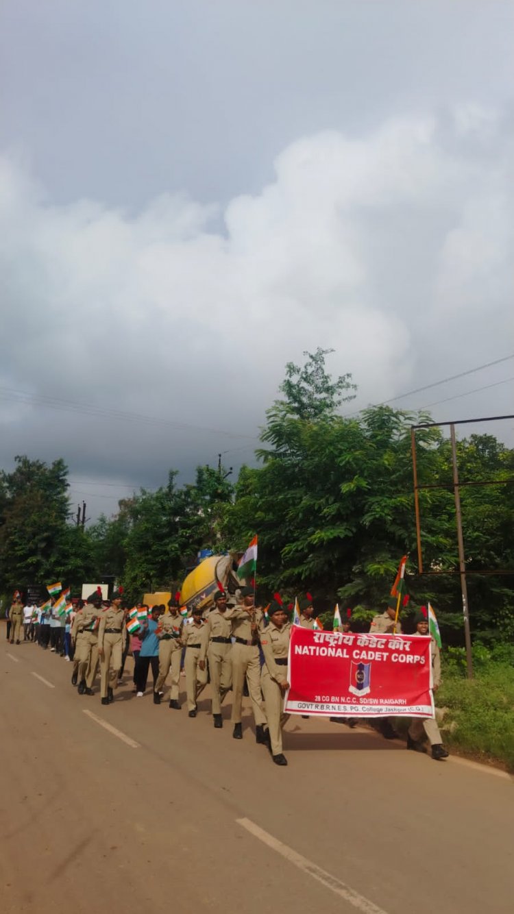 महाविद्यालय में एनसीसी कैडेट्स ने उत्साहपूर्वक निकाली - तिरंगा यात्रा