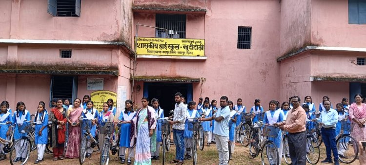 शासकीय हाई स्कूल खूटीटोली में साइकिल वितरण सम्पन्न