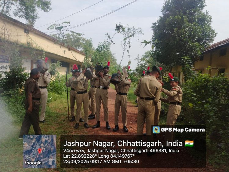 एनसीसी सीनियर डिवीजन के द्वारा वृक्षारोपण